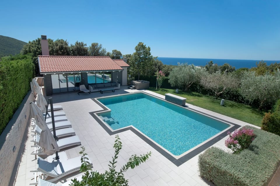 Pool space + Pool house + Jacuzzi
