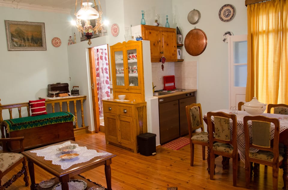 2nd floor: kitchenette with a mini-fridge bar and entrance to 2nd bathroom