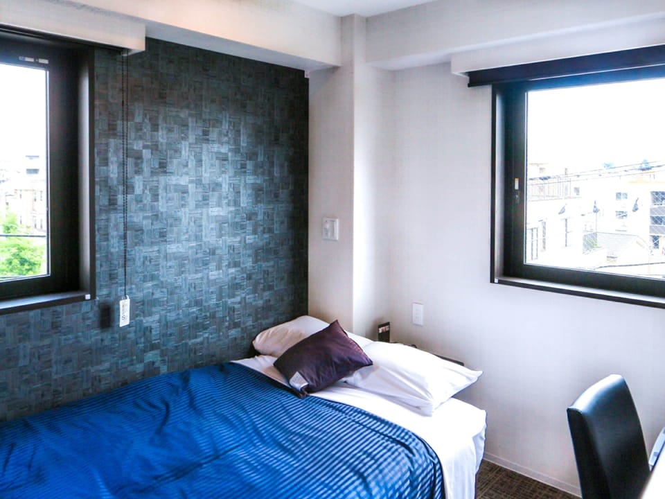 Individually furnished, desk, laptop workspace, free WiFi
