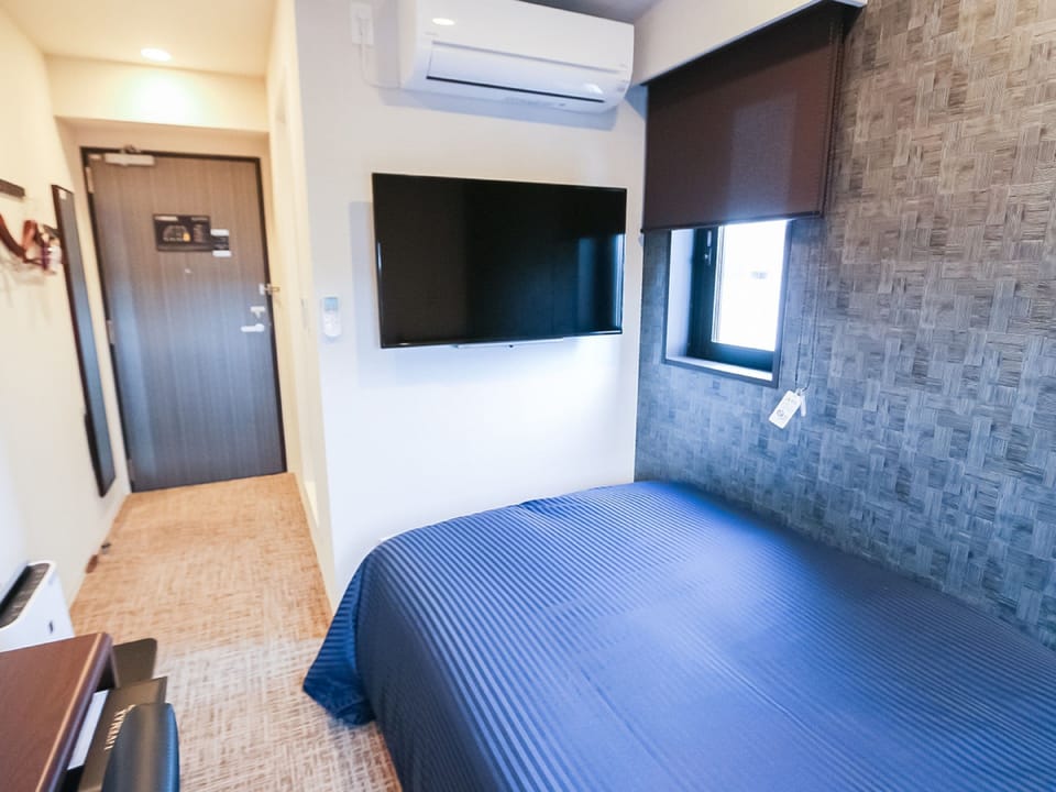 Individually furnished, desk, laptop workspace, free WiFi