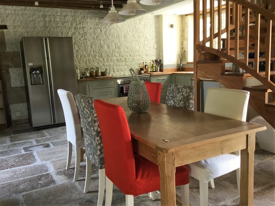 Well equipped kitchen - American FF, range cooker, microwave, dishwasher etc..
