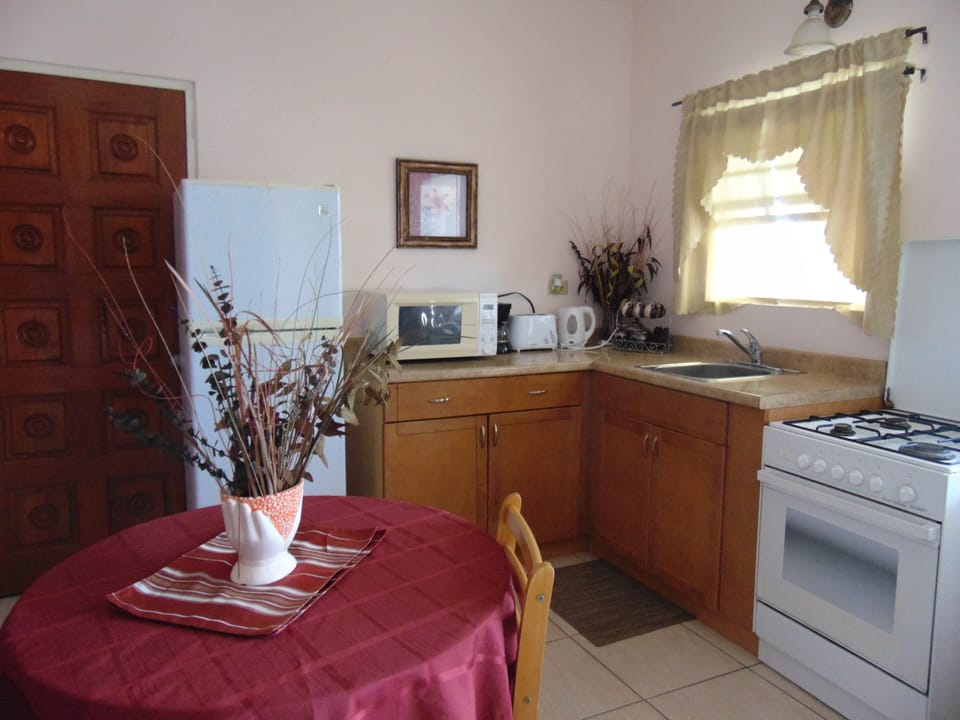 Antigua Seaview dining and kitchen.
