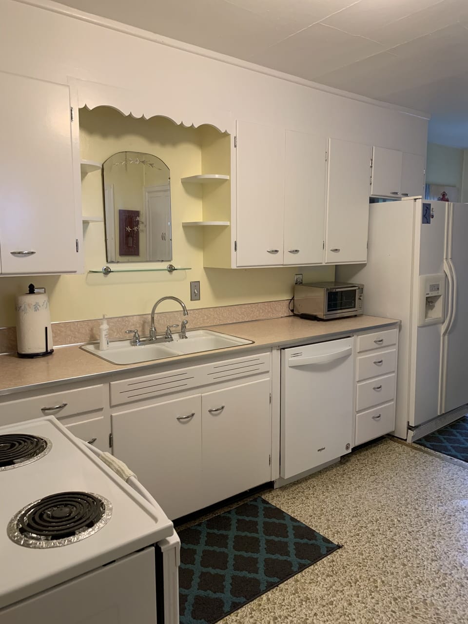 Kitchen with microwave, dishwasher, toaster etc.