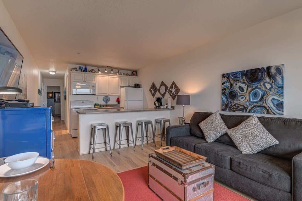 This beautiful ground floor condo sleeps six