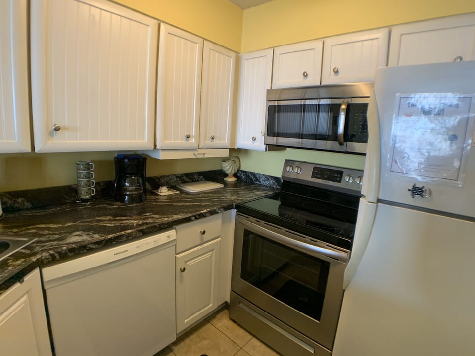 Appliances:Microwave, Oven, Dishwasher, Refrigerator, Coffee Maker plus more