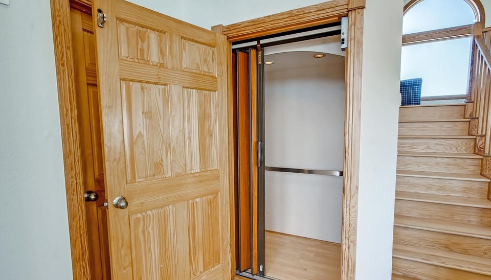 Surf-or-Sound-Realty-Vacation-Meditation-357-Elevator