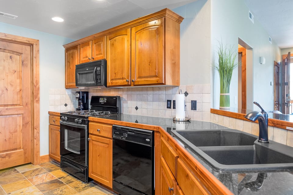 Gas range, new sink, new dishwasher. Outfitted for a chef and family dining