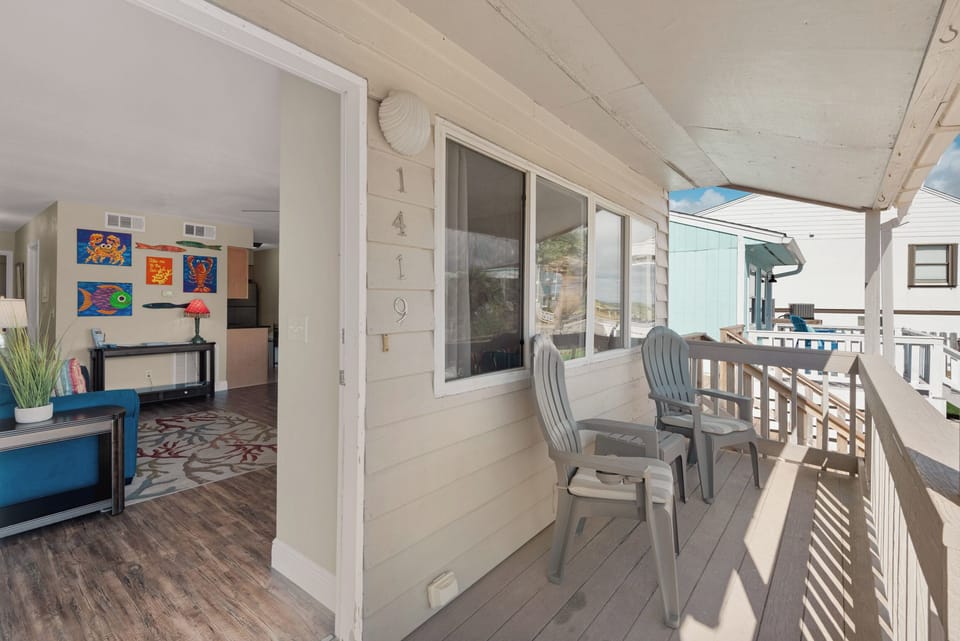 Front porch/entryway
