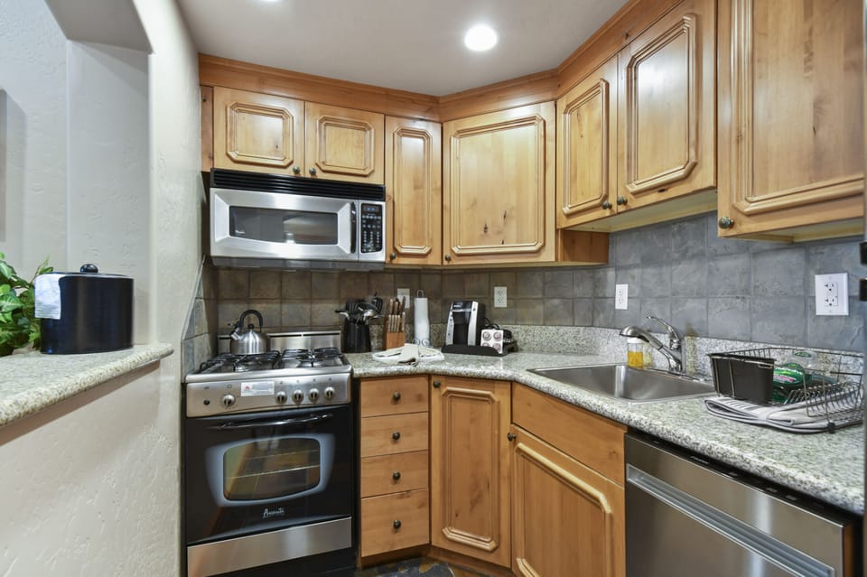 Full kitchen