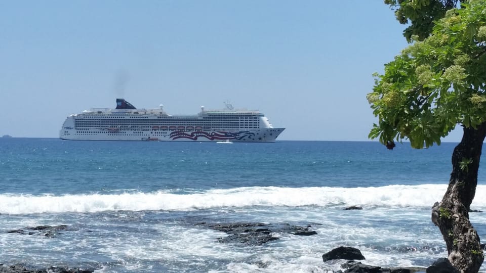 Cruise ship view from kailua Kona pier, only 1.5 mile away from condo.