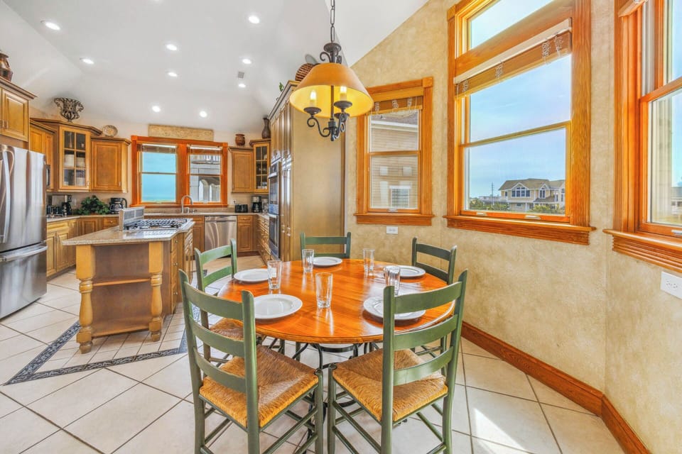 Surf or Sound Realty - 333 - Bramasole - Dining Area -4