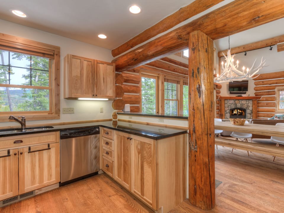 Powder Ridge Rosebud 24, Kitchen, 2