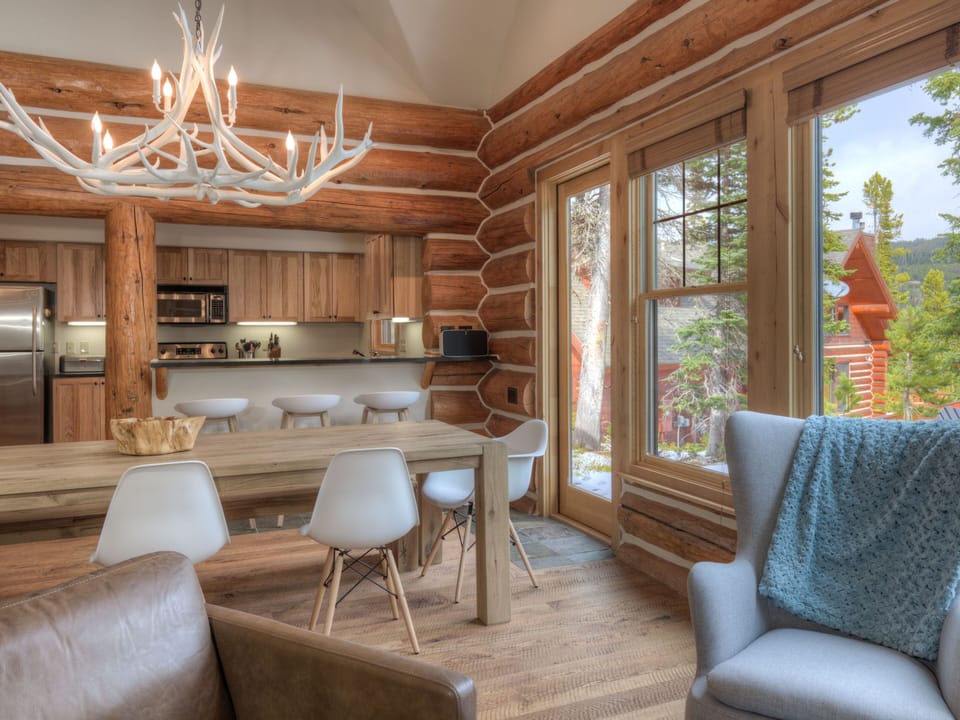 Powder Ridge Rosebud 24, Living, 5