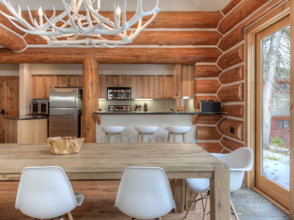 Powder Ridge Rosebud 24, Dining, 4