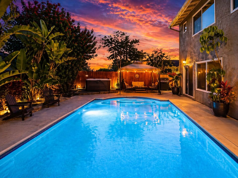Perfect San Diego nights in America's Finest City. Jacuzzi, pool, BBQ or s'mores