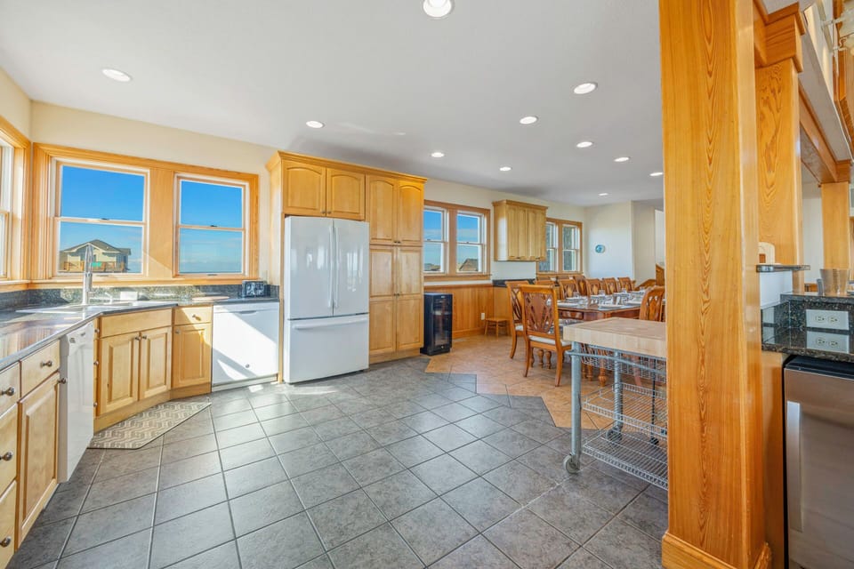 Surf or Sound Realty - 369 - Sea Mist - Kitchen -1
