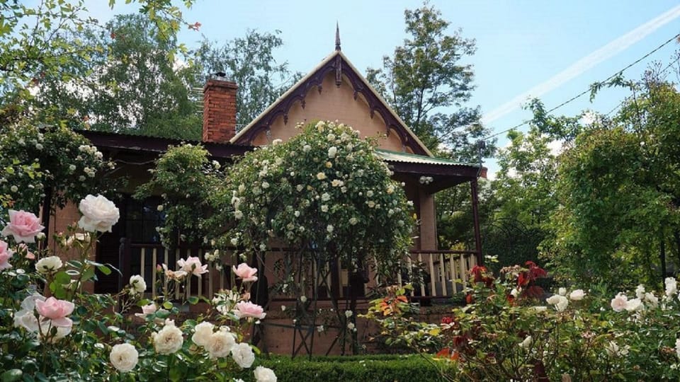 Gorgeous front of cottage