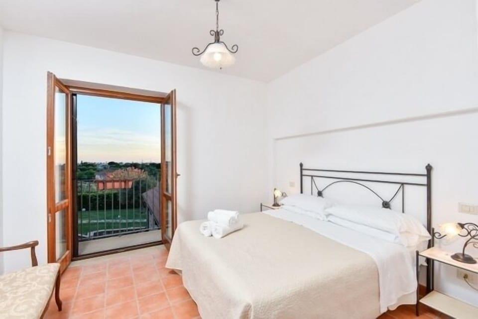 Double bedroom with balcony and ensuite bathroom