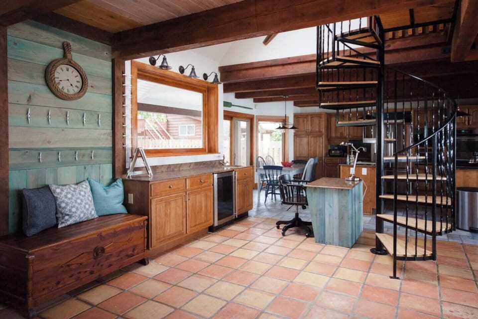 Kitchen & wet bar