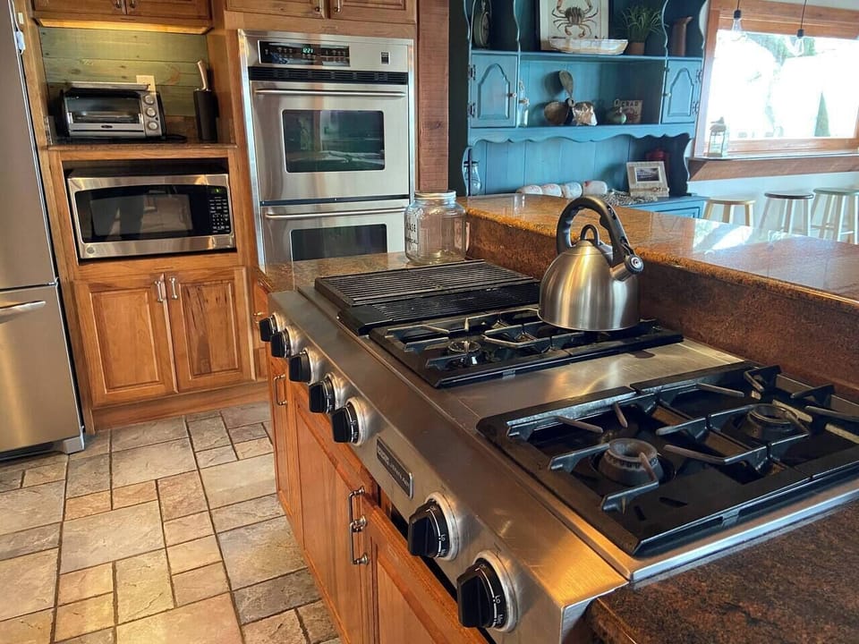 Double oven, gas stove, & microwave