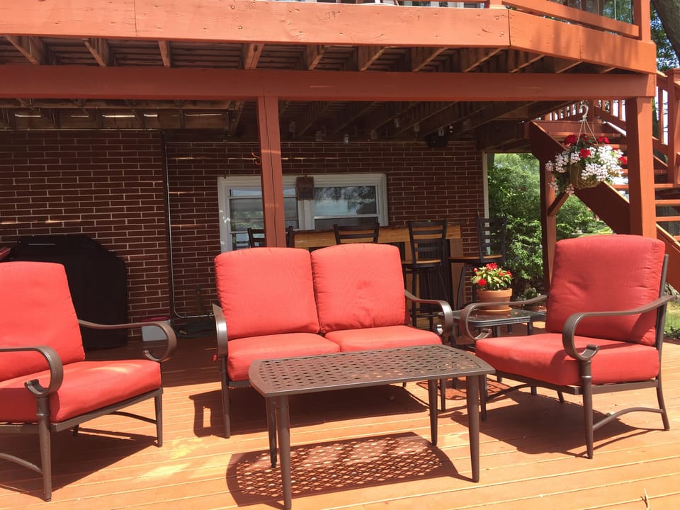 Lower level deck 