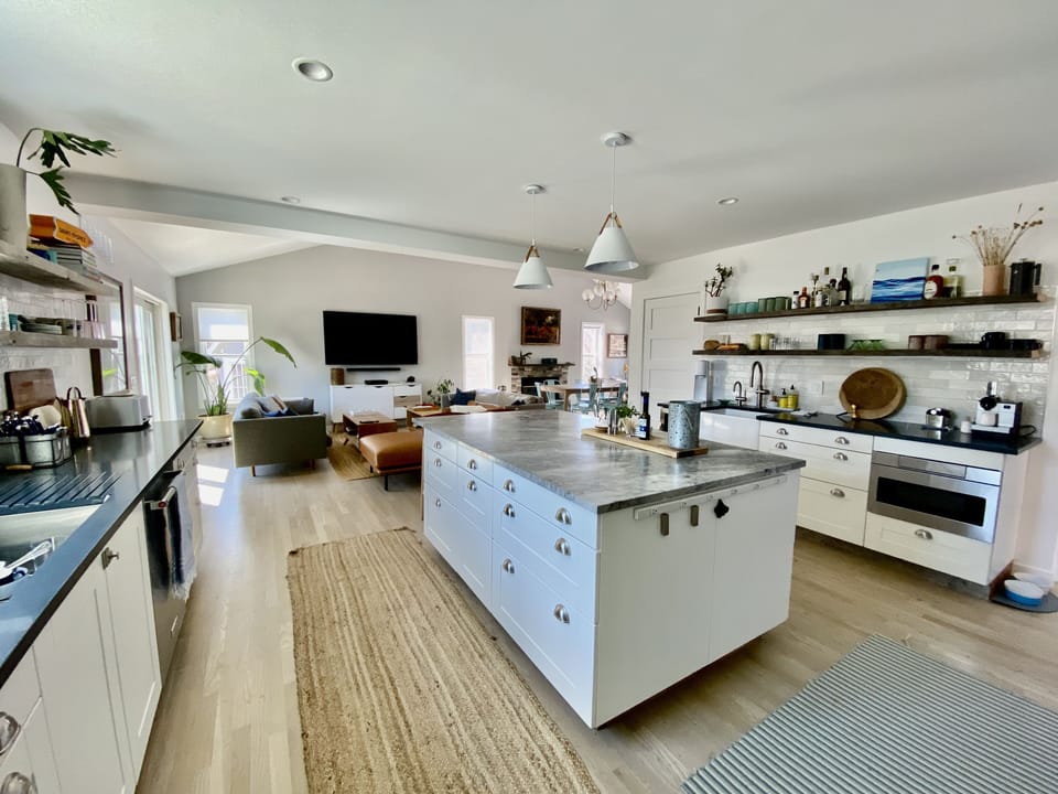 Big island with tons of space to cook & move around