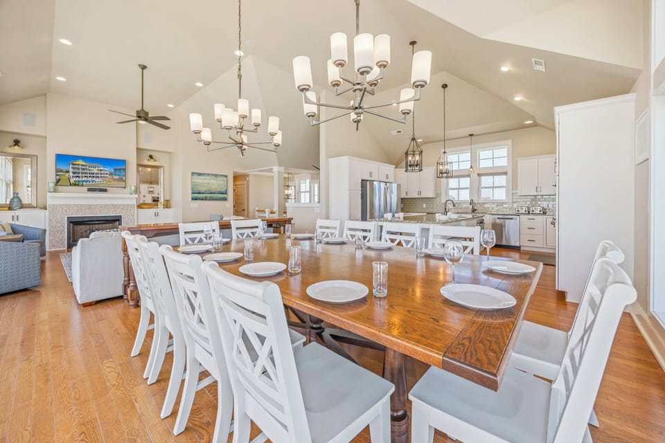 Surf or Sound Realty - 836 - Hatteras Grander - Dining Area -2