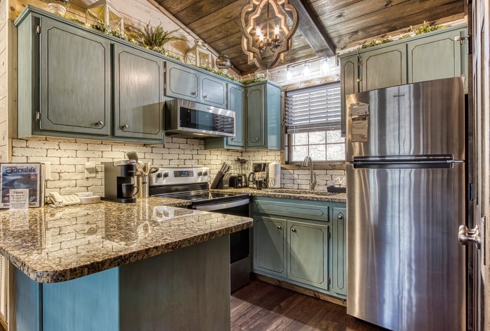 Cabin in the Smoky Mountains "Water's View" - Fully furnished kitchen with granite countertops