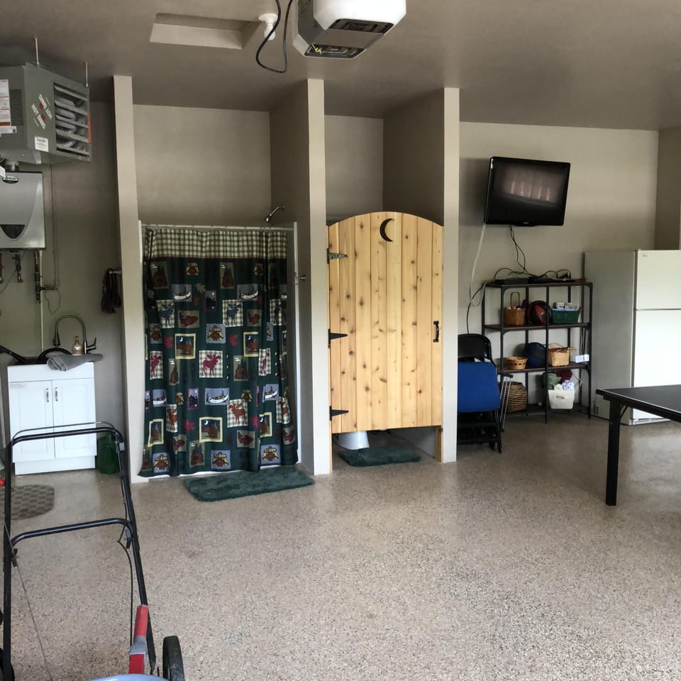Garage game room bathroom, shower and sink - convenient access to lake.