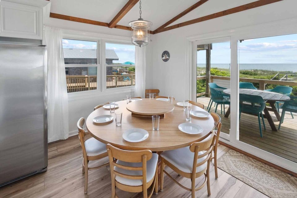 Surf-or-Sound-Realty-754-Cake-by-the-Ocean-Dining-Area