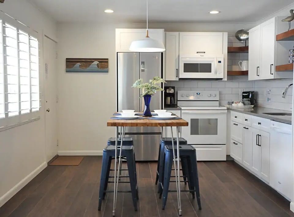 Stunning open plan kitchen fully stocked and ready to entertain. 
