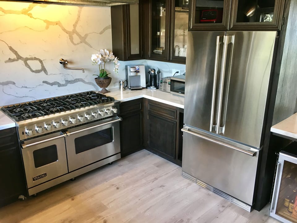 Gourmet chef kitchen, 8 burner Viking, 2 ovens, microwave, Nespresso & Keurig