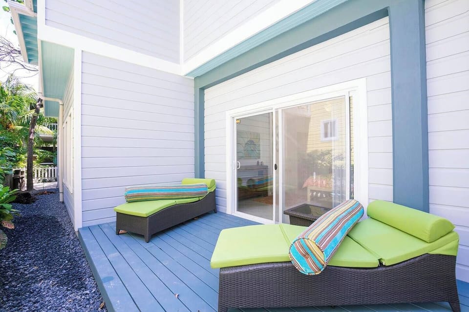Guest bedroom deck