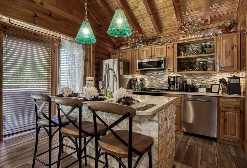 Cabin on the River in the Smokies - Dancing Waters - Kitchen Island and fully furnished kitchen