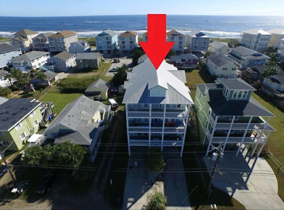 Aerial view - you can see the ocean!