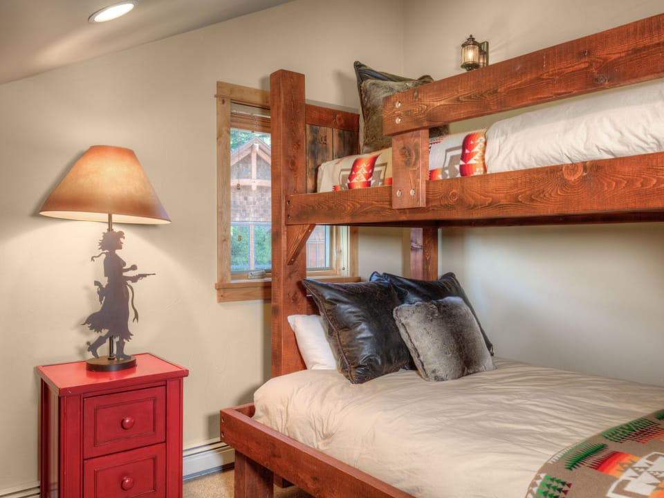 Black Eagle Lodge 10, Bedroom 3, 1