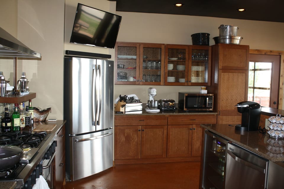 Refrigerator with water and ice, TV w/ Roku and Sling, microwave, toaster 