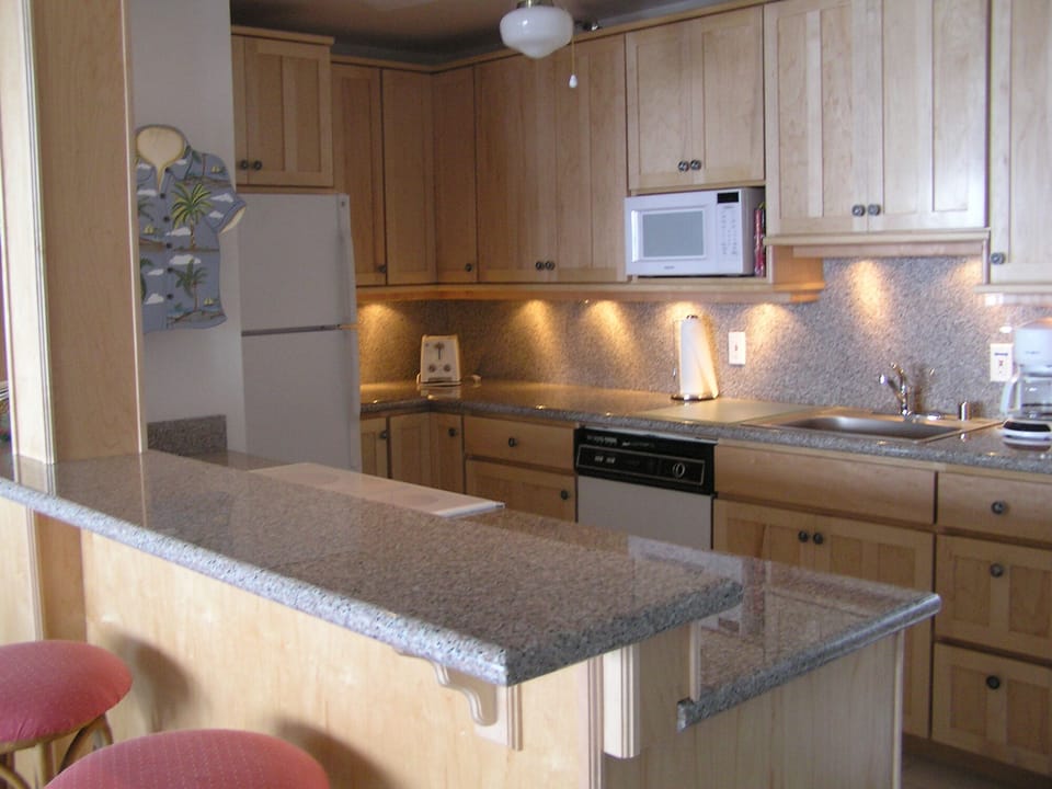 Kitchen with snack-bar