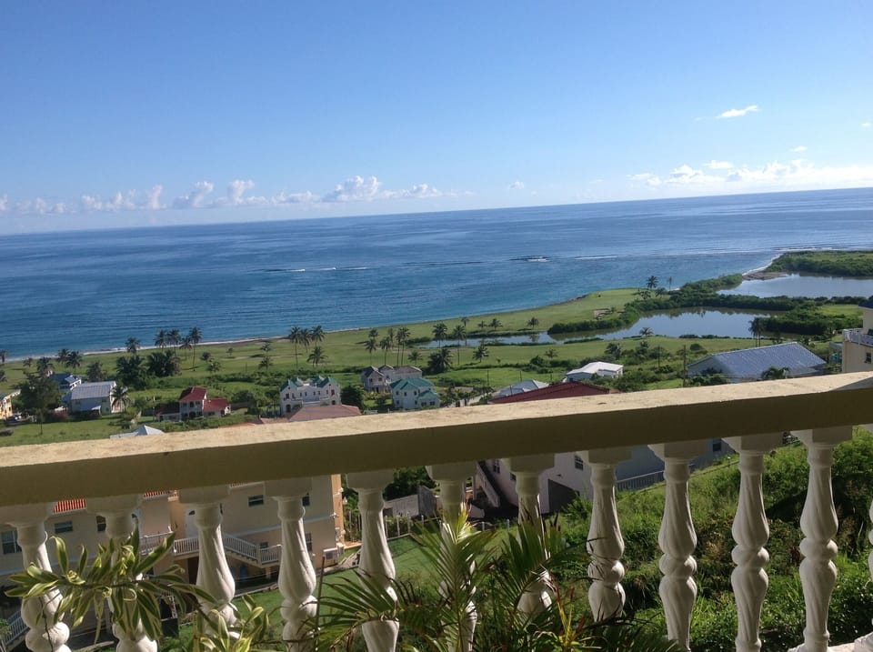 Stunning expansive ocean and golf views!