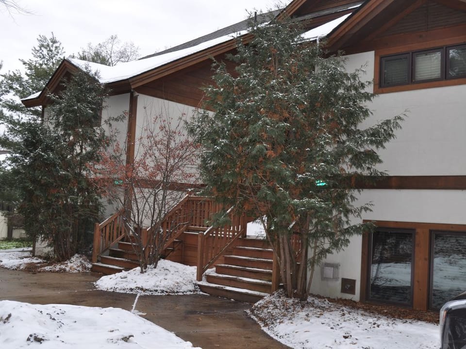624/626 Front Entrance