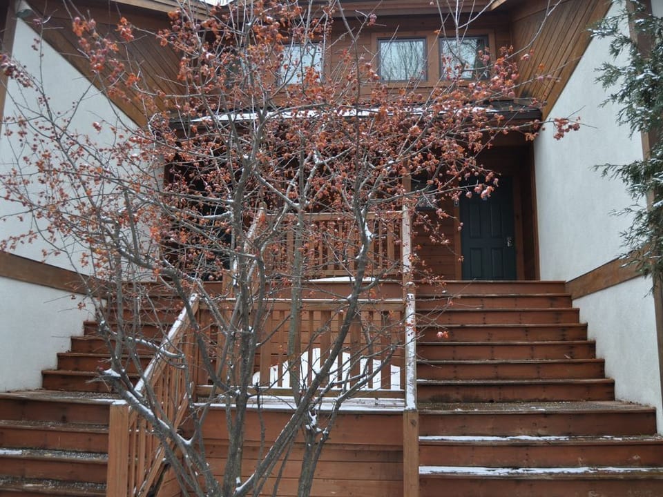 624/626 Front Entrance