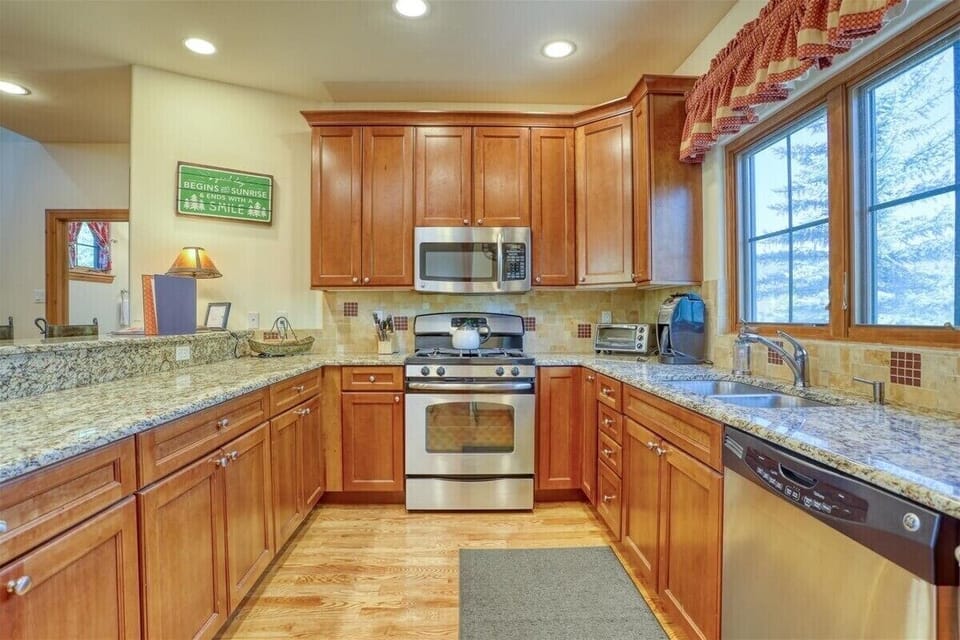 Spacious kitchen well stocked with supplies 