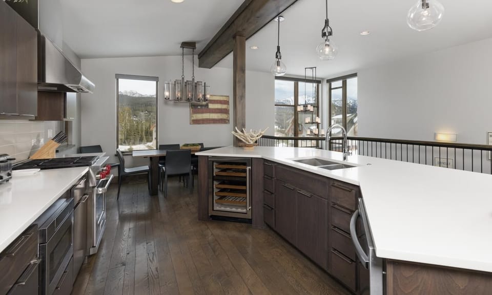 14 Claim Jumper kitchen1