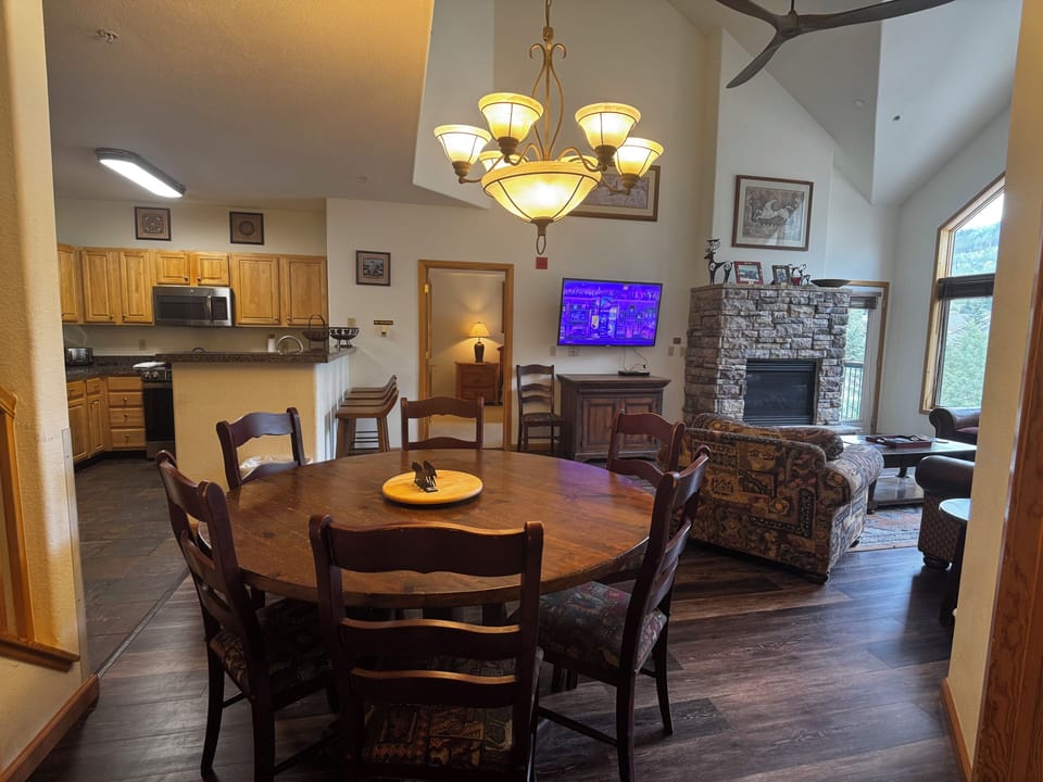 Dining Area with Seating for the Group