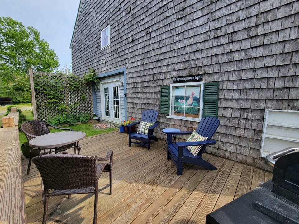 Captain's Quarters - Deck (2)
