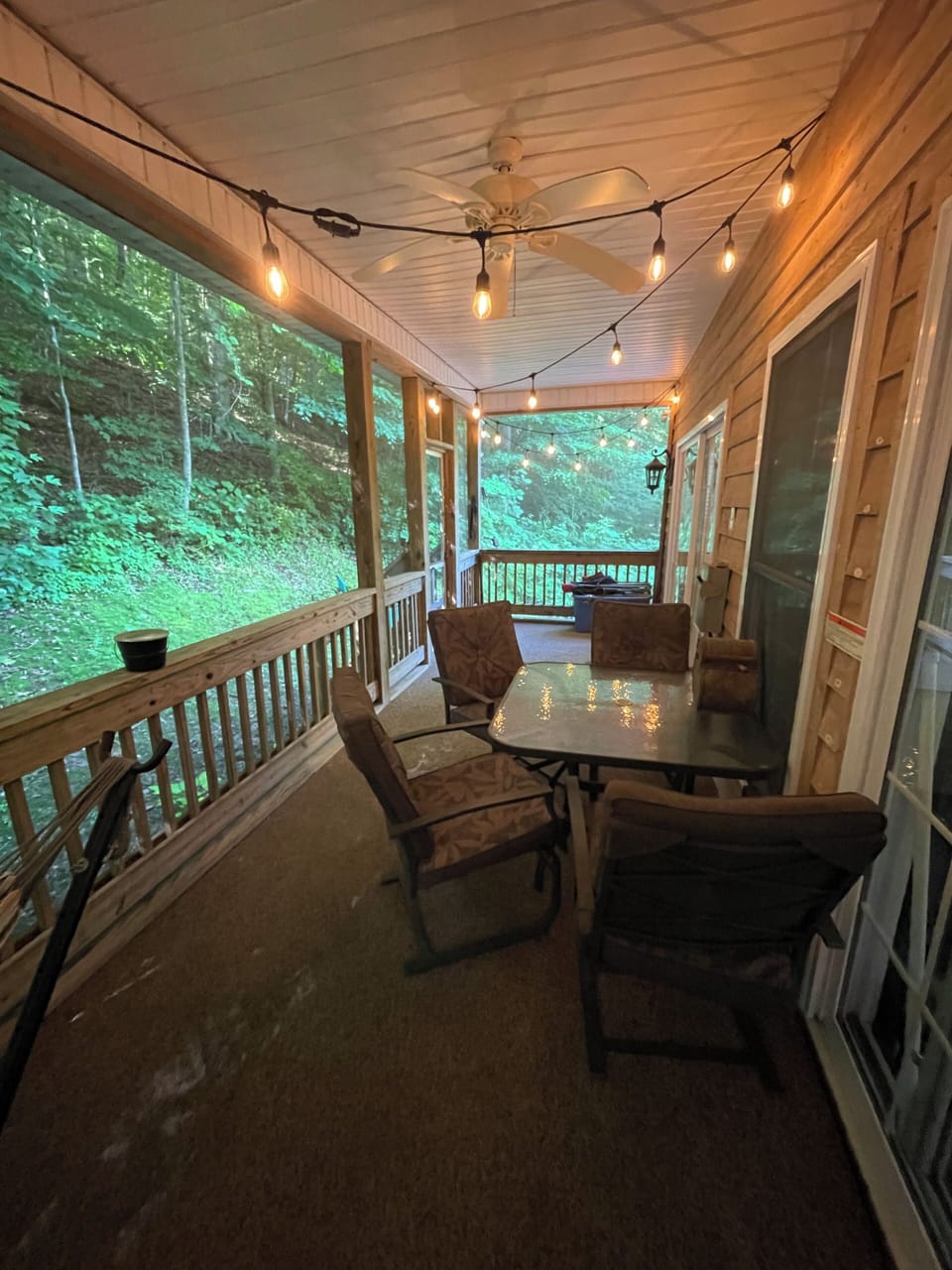 Screened porch with dining
