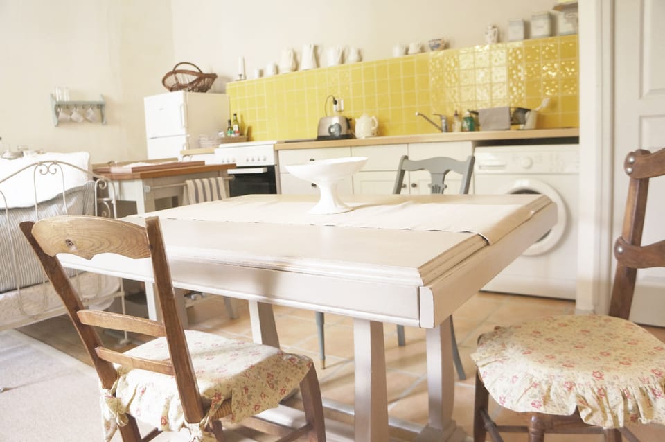 A spacious dining area for you to enjoy a light meal à la française