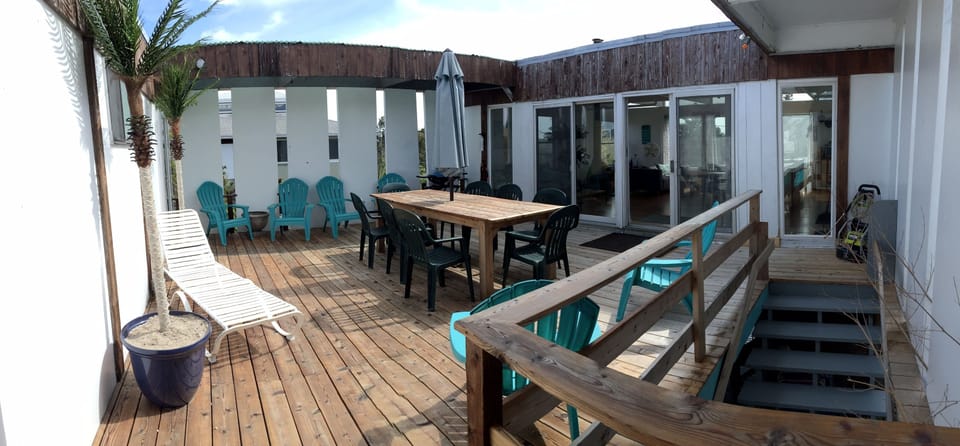 the open, mid house deck