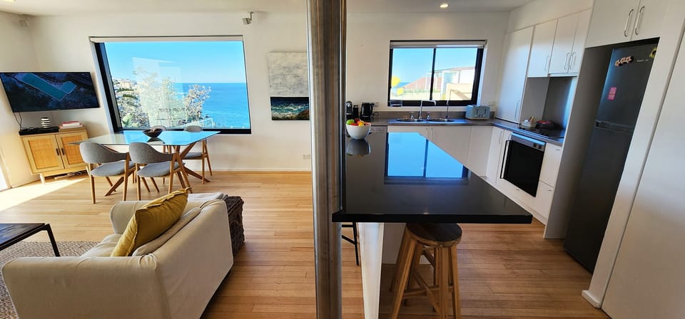 Well equipped kitchen with dishwasher, microwave, Nespresso coffee machine.