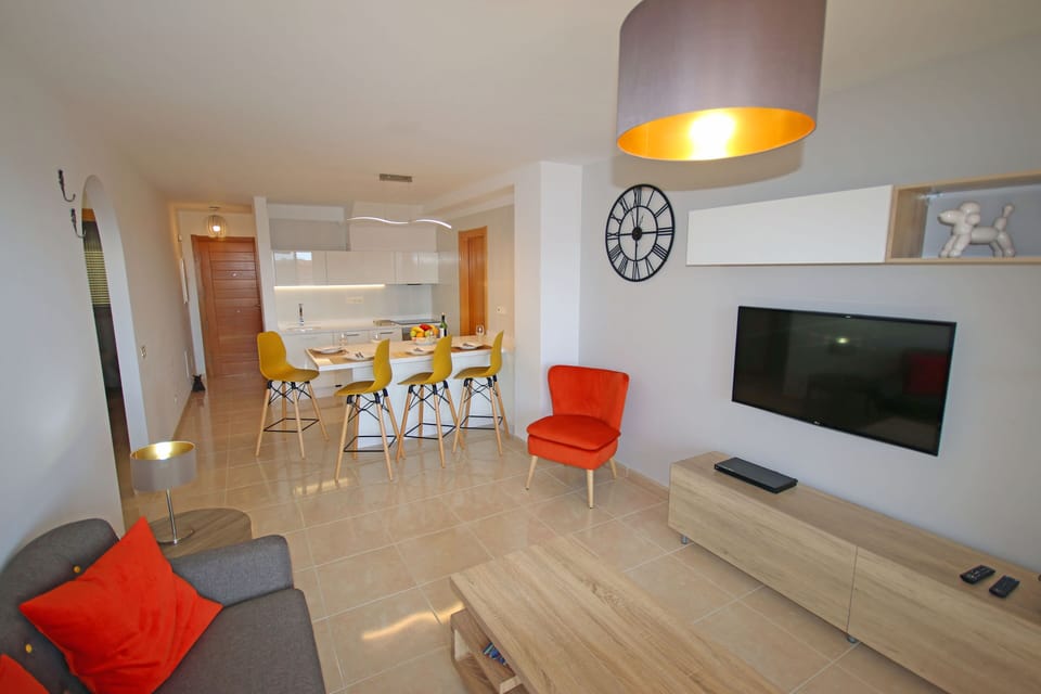 salon and kitchen
